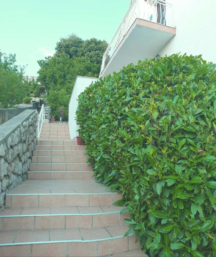 Apartment Rb Omišalj Екстериор снимка